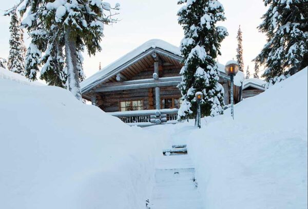 Loghouse Vuosselijärvi (winter)